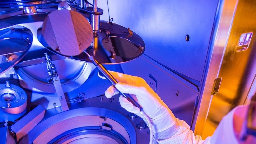 Raytheon Wins AFRL Contract to Build U.S. Supply of Critical Photonics Material