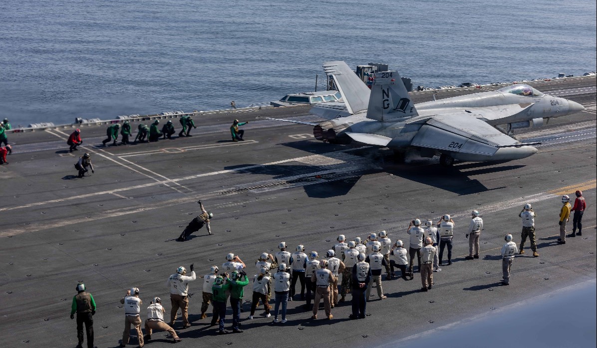 CENTCOM Commander Visits USS Abraham Lincoln During Arabian Sea Deployment