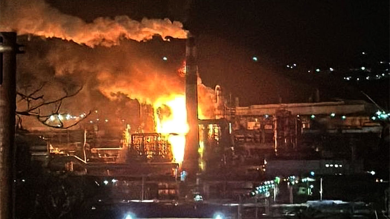 Ukraine Drone Attack on Russian Oil Refinery Near Mosco
