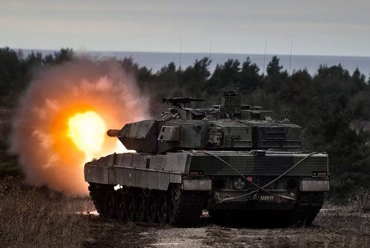 Norway’s First Leopard 2A8 NOR Main Battle Tank Rolls Out in Germany