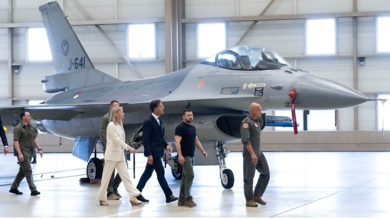 Ukrainian pilots learn to fly F-16 Fighter jets following basic training in the UK