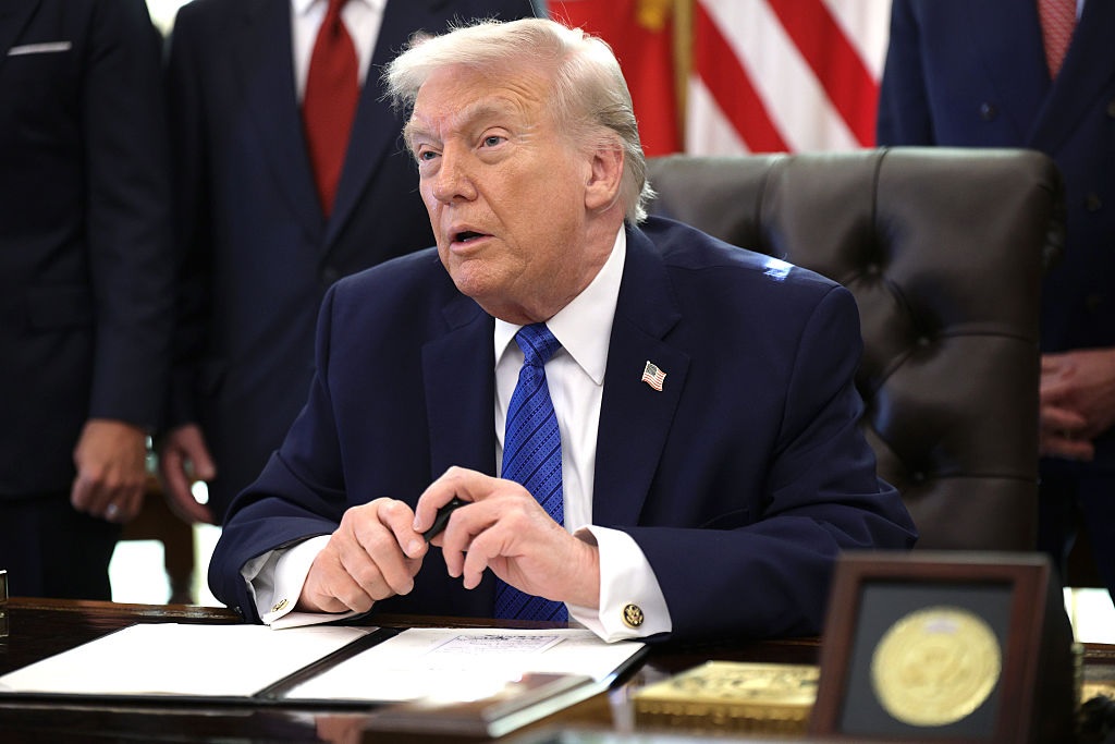 U.S. Officials Warn Trump: Airpower Alone Unlikely to Deliver Iran Regime Change