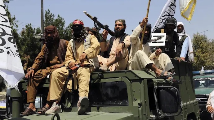 Afghan Taliban Forces Target Pakistani Areas in Retaliation for Airstrikes