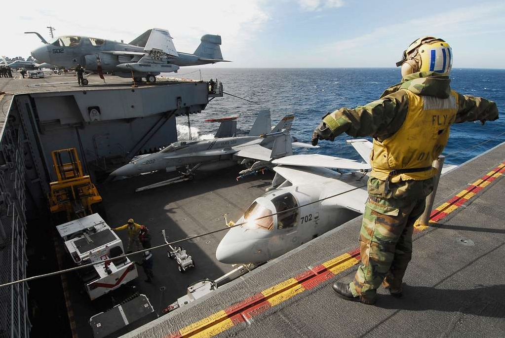 U.S. Navy Awards HII $417.7 Million Contract for Aircraft Carrier and Amphibious Ship Elevator Maintenance