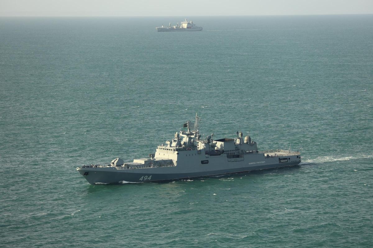 Russian Frigate Admiral Grigorovich Challenges UK Yacht in English Channel With Warning Shots