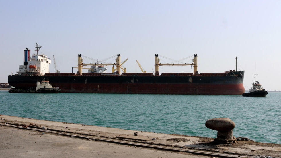  Houthi Missile Strikes Target US Vessel Near Coast of Yemen ,Raising Tensions