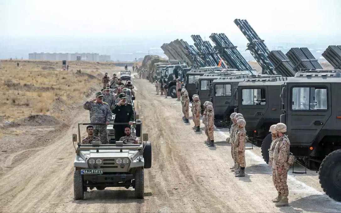 Iran Conducts Military Drills Near Natanz Nuclear Site Amid Rising Tensions