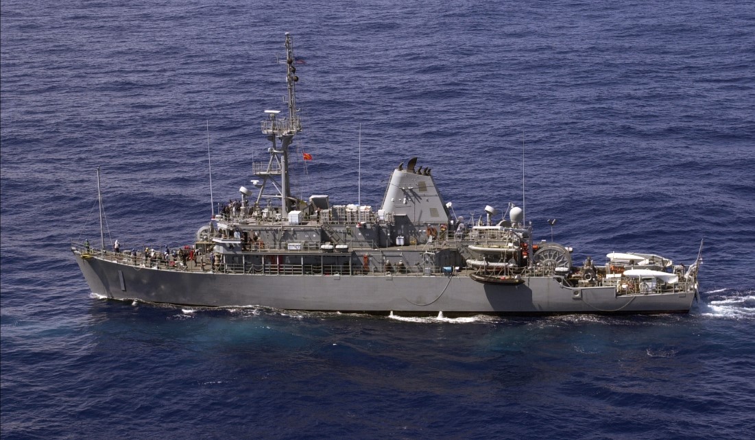 U.S. Navy Retires Last Avenger-Class Minehunters, Faces Challenges with LCS Transition