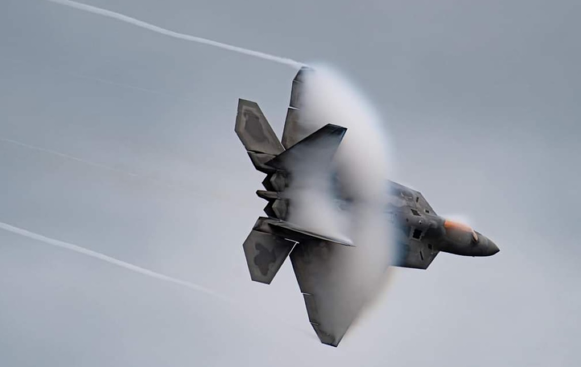 U.S. Deploys F-22 Raptors to UK Amid Tensions with Iran, Signals Readiness for Military Action