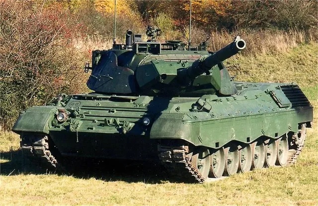 Upgraded Leopard 1A5 Tank Survives Multiple Drone Strikes, Showcasing Resilience in Modern Warfare