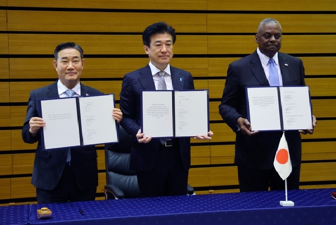 US, Japan, and South Korea Forge Trilateral Defense Alliance First of its Kind in 15 Years