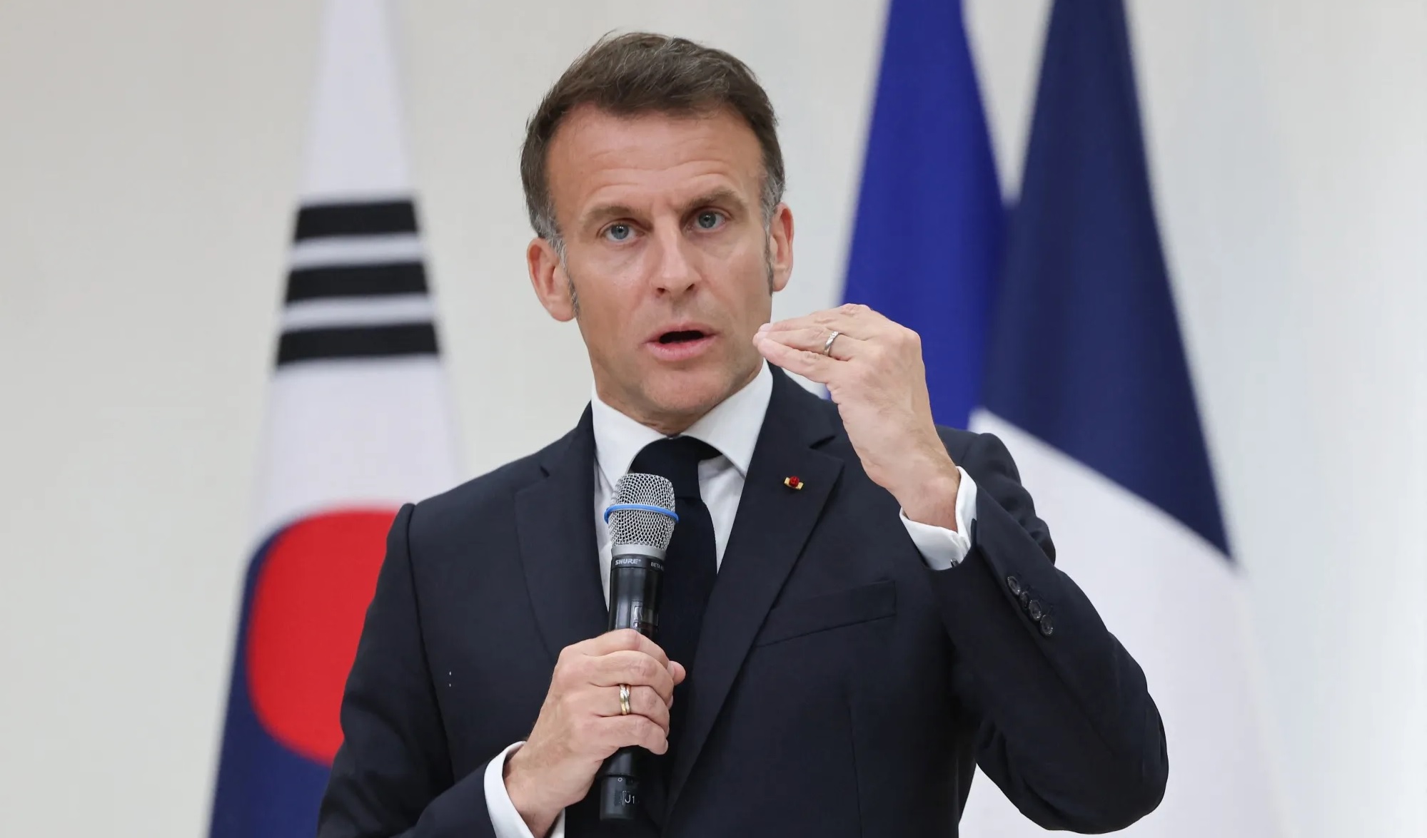 Macron Warns China Undermining European Industry, Calls for Strategic Shift on U.S. Ties