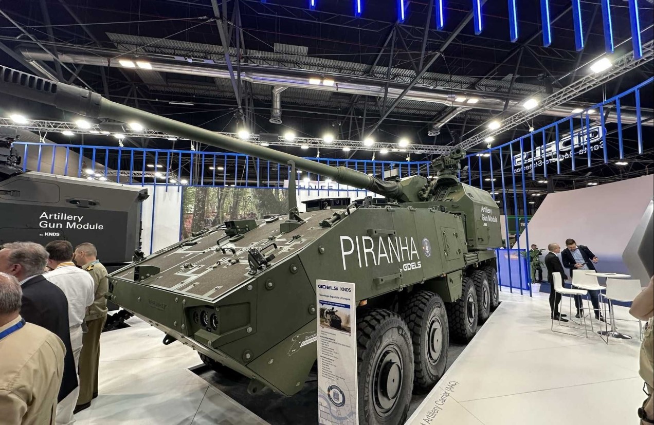 GDELS and KNDS Unveil New PIRANHA HMC 10x10 155mm Self-Propelled Howitzer for NATO Artillery Modernization