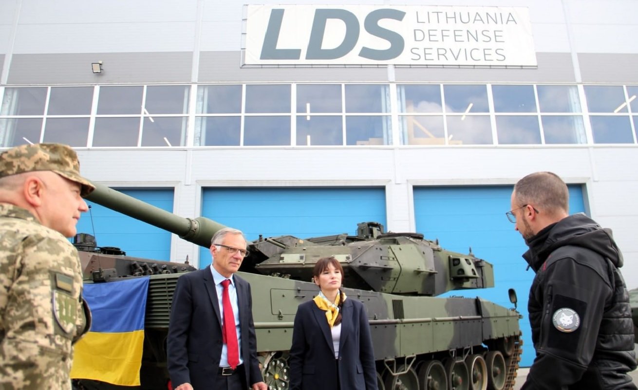 Battle-Damaged Ukrainian Leopard and Strv 122 Tanks Refurbished in Lithuania Set to Return to the Frontlines