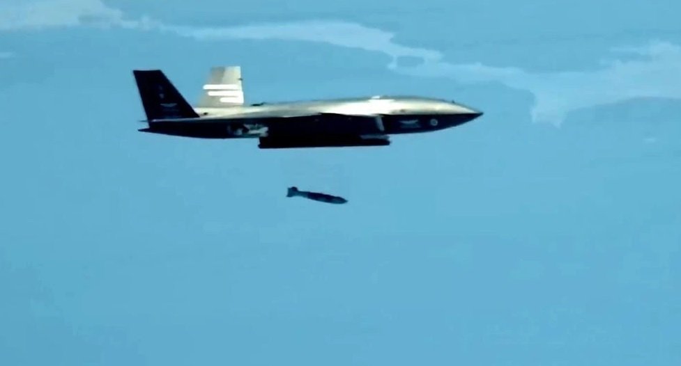 Bayraktar KIZILELMA Successfully Fires TEBER-82 and TOLUN-P from Internal Weapons Bay for the First Time