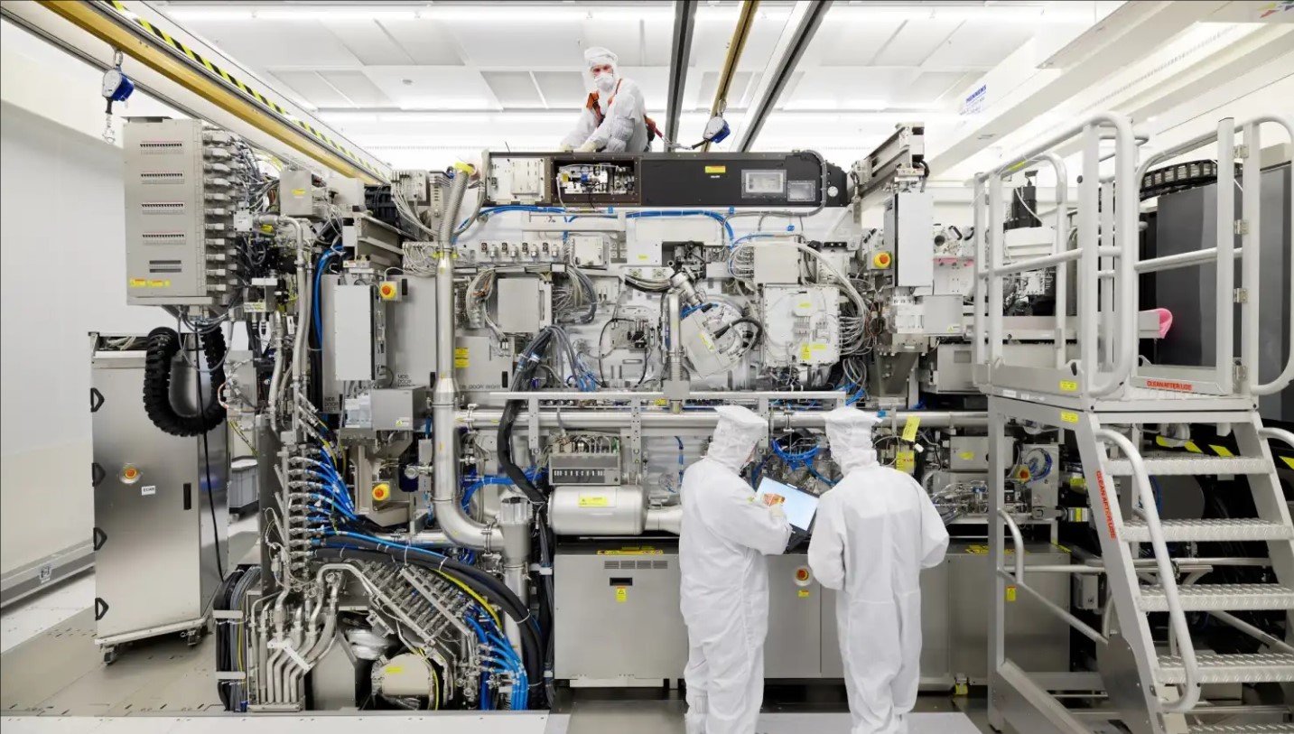 China Begins Production of Domestic Immersion DUV Lithography Machines After ASML Export Restrictions