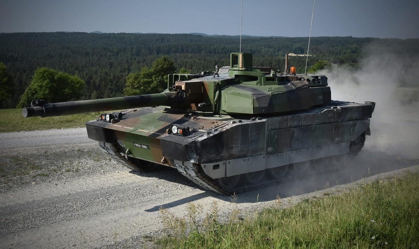 France Delivers First Refurbished Leclerc Tank Turbomachines Under New State-Run Program