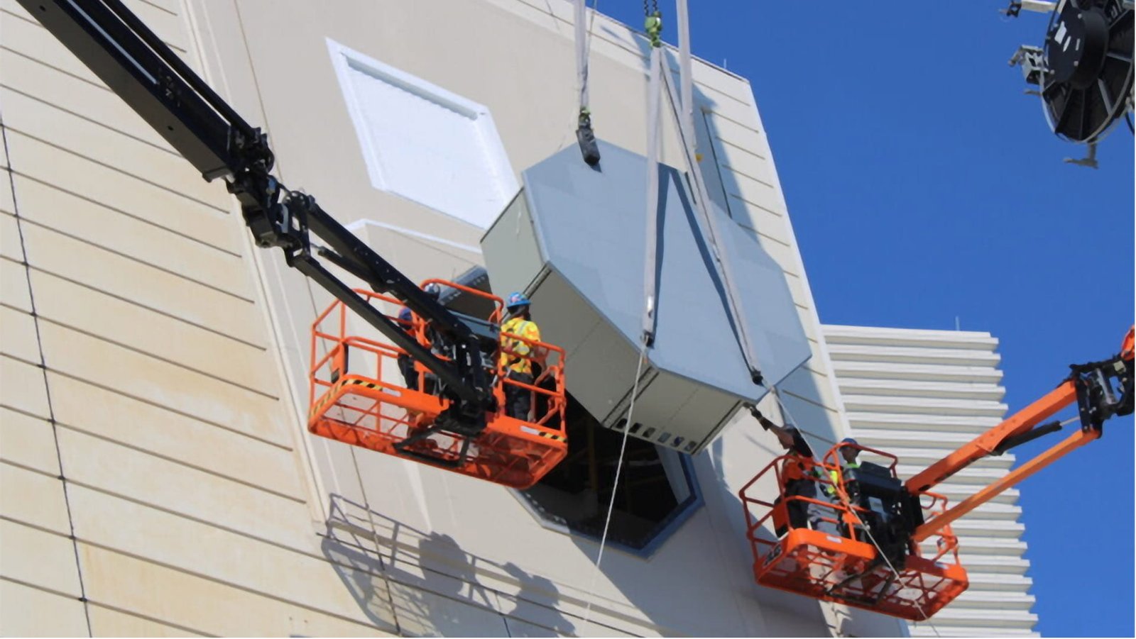 Raytheon Installs First SPY-6(V)4 Radar Array at Wallops Island for U.S. Navy Flight IIA Destroyer Modernization
