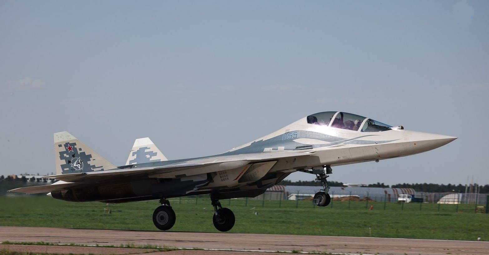 Russia Tests Combat AI and Drone Command on New Two-Seat Su-57D Fighter
