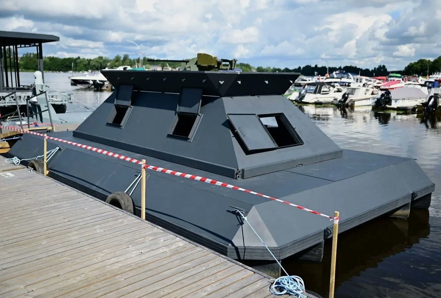 Russia Unveils Experimental Plot-40 Floating Defense Platform to Counter Drone and USV Threats