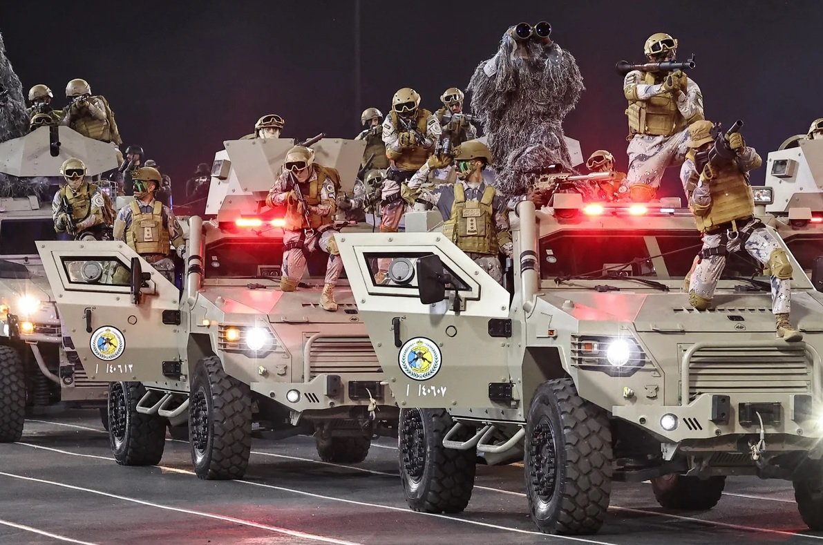 Saudi Arabia Mobilizes Forces for Potential Sea and Land Operation in Yemen