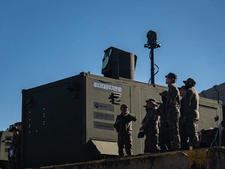 South Korea&rsquo;s Hanwha Systems Demonstrates 30 kW Laser Air Defense System by Destroying Three Target Drones