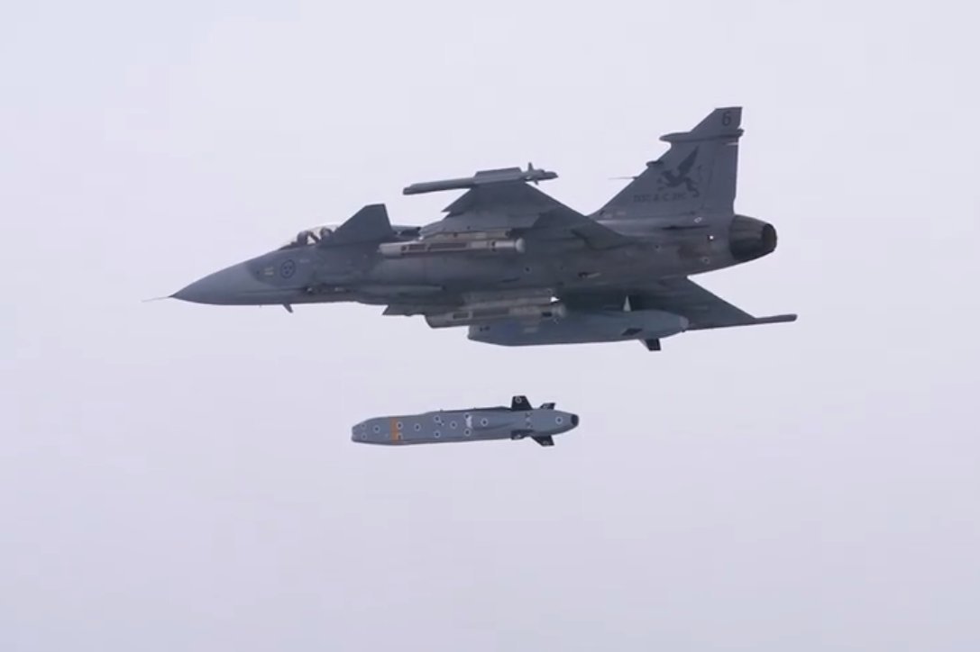Swedish Air Force Conducts First Taurus KEPD 350 Launch From Gripen C