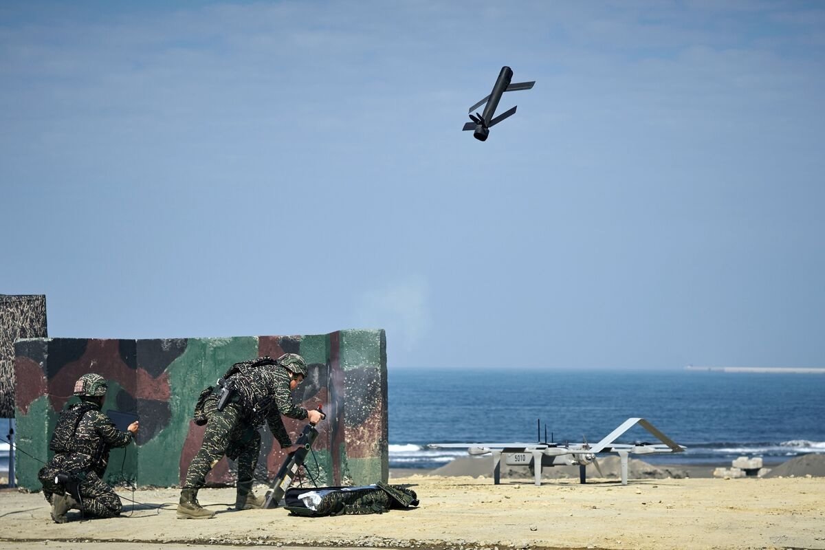 Taiwan Integrates Attack Drones Into Three-Service Live-Fire Exercise at Jiupeng for First Time
