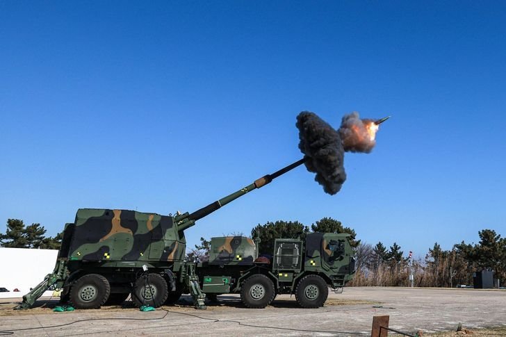 U.S. Army Receives First Hanwha Mobile Tactical Cannon Prototype to Replace M777