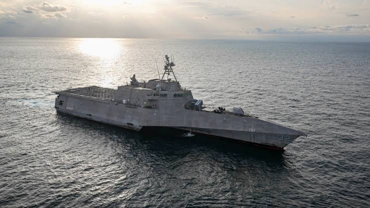 USS Santa Barbara Undergoes Urgent Maintenance in Singapore After Engine and System Failures