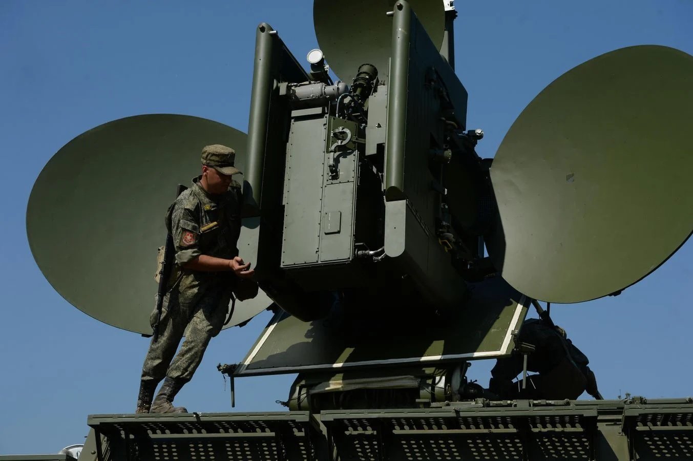 Ukrainian Advisor Reports Russian Electronic Warfare Measures Reducing Effectiveness of Drone Strikes on Novorossiya Highway
