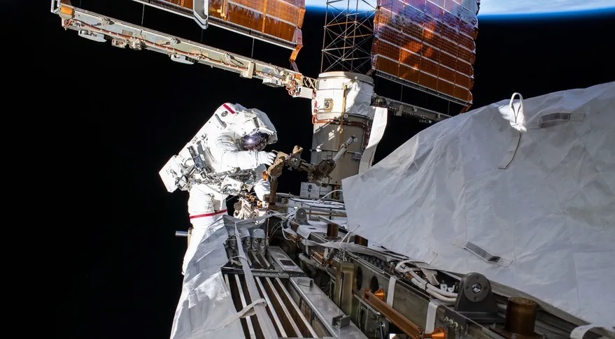 Shenzhou-17 Astronauts Conduct First Spacewalk to Repair Solar Array