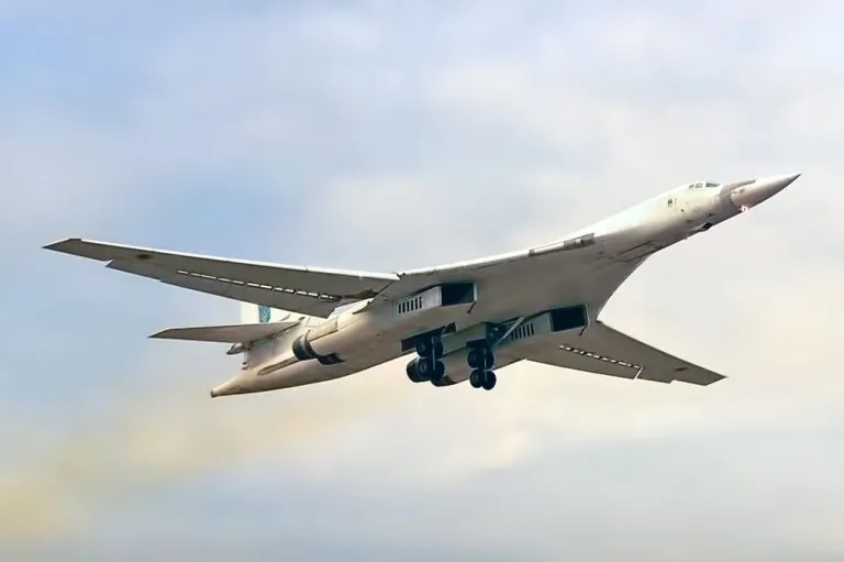 Russia Moves Tu-160 Bombers Near Alaska to Shield Them from Ukrainian Strikes
