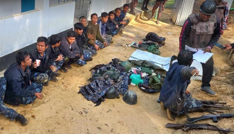Myanmar Clashes Along Bangladesh Border,Many Myanmar Border Guards Flee to Bangladesh