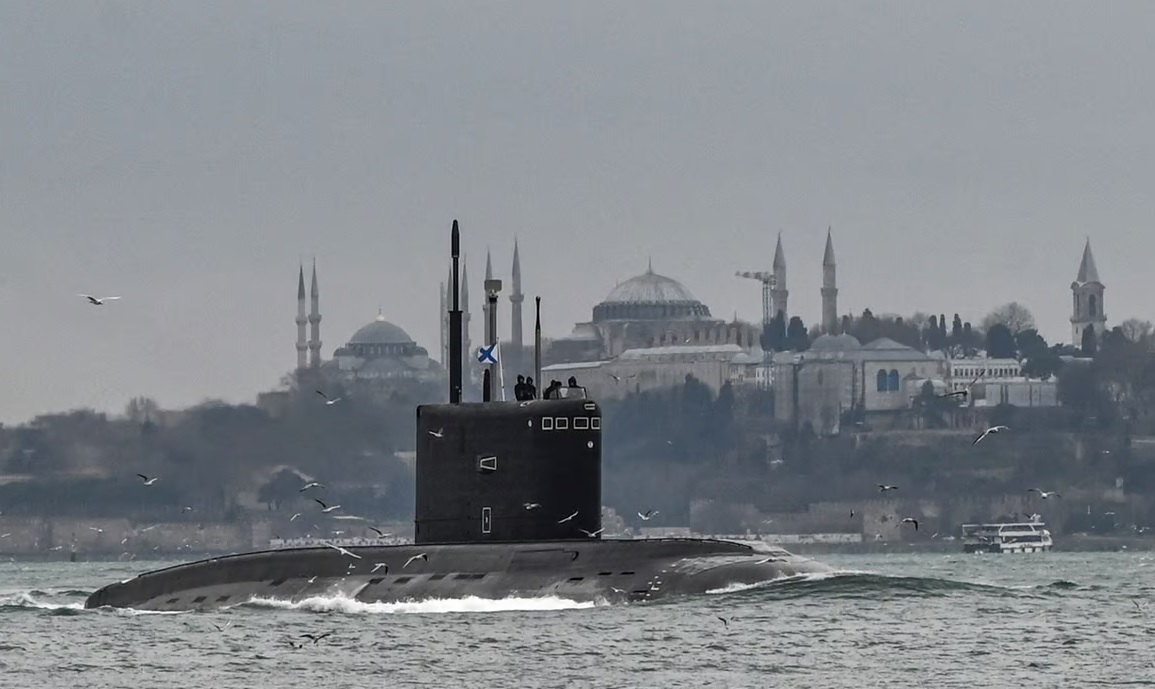 Ukrainian Forces Hit Russian Submarine and Air Defense System in Crimea