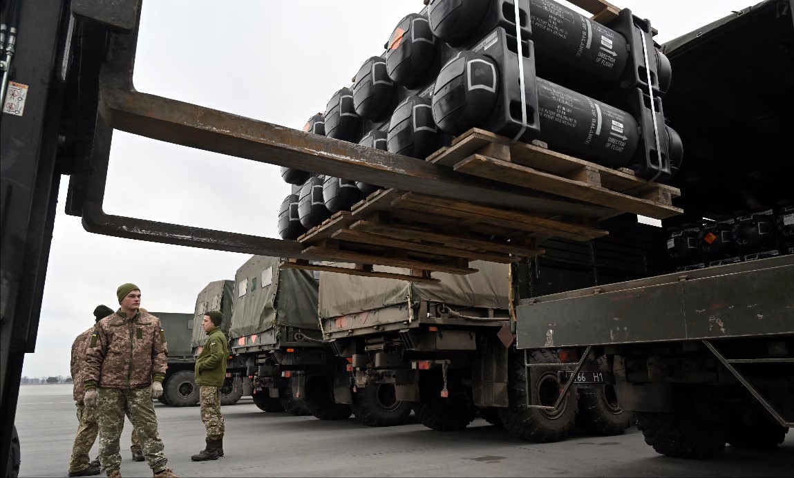 U.S. to Send Contractors to Ukraine for Weapon Maintenance