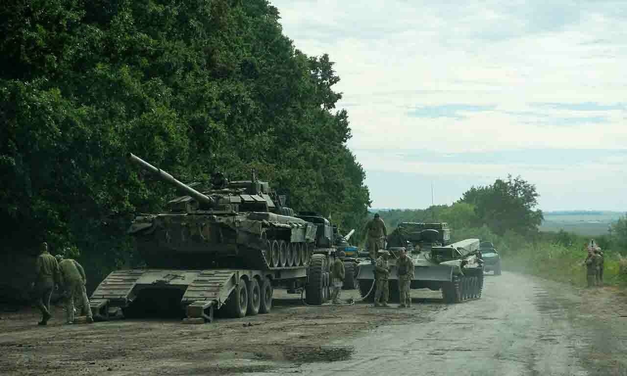 Ukraine Withdraws Troops in Kharkiv Region Amid Russian Advance
