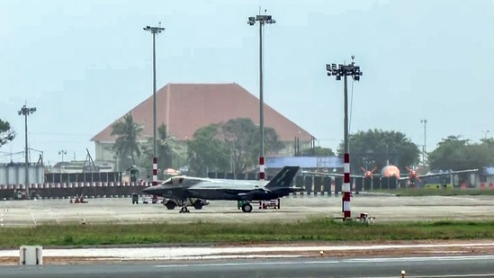 British F-35 Fighter Makes Emergency Landing in Kerala Due to Low Fuel