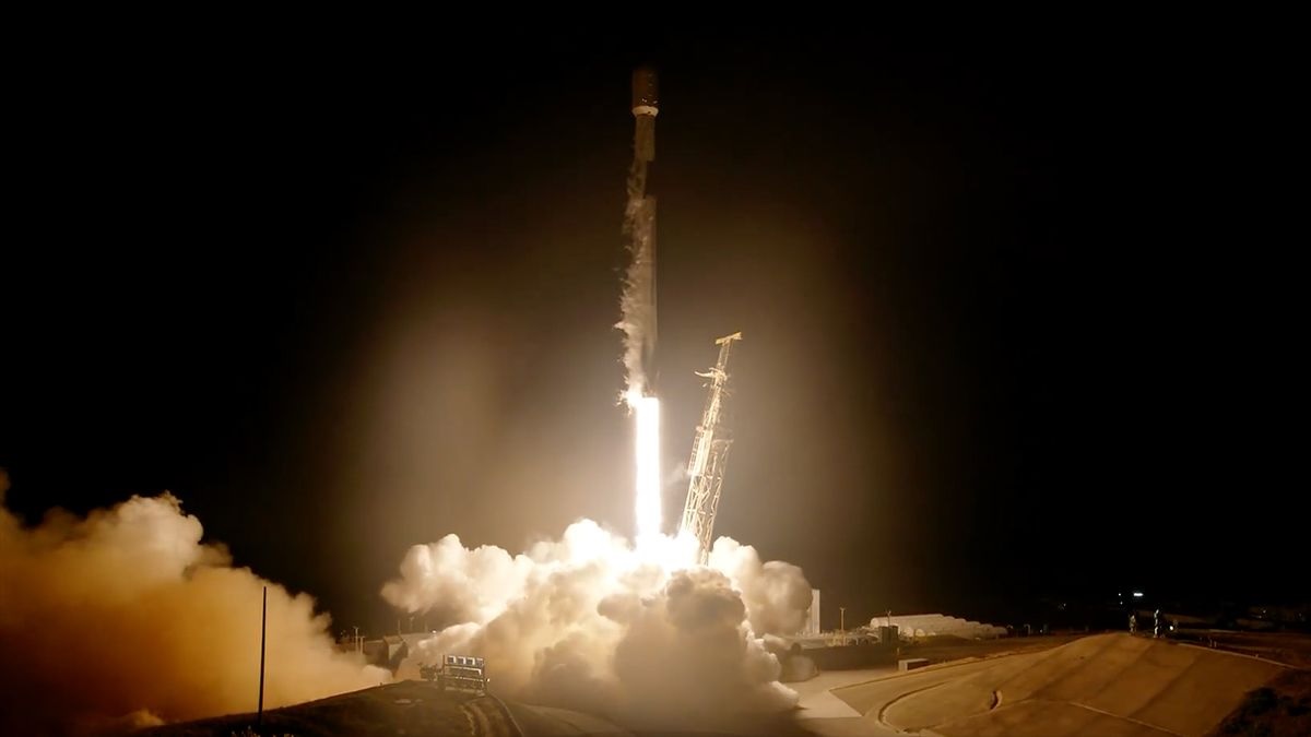 SpaceX Successfully Launches Next-Gen Spy Satellites and 20 Starlink Craft