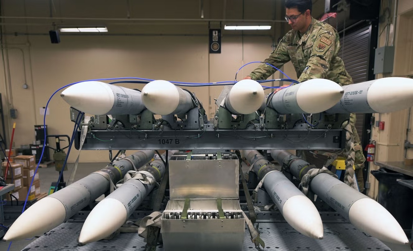 Lithuania Receives &euro;5.7 Million Shipment of AMRAAM, Spike LR2 Missiles and NATO Ammunition
