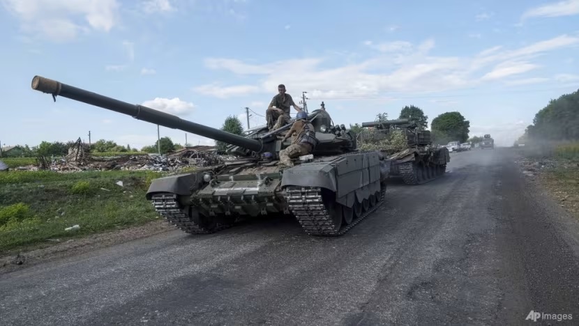 Ukraine Deploys UK-Supplied Challenger 2 Tanks in Major Cross-Border Offensive in Russia