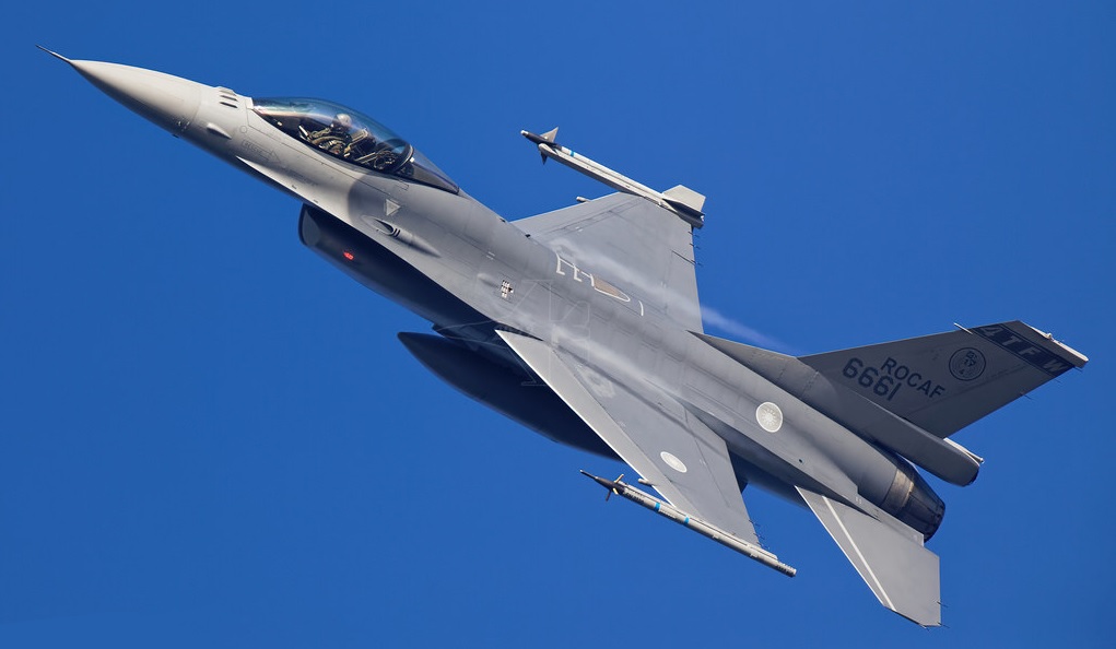 US Air Force Secretary to Test AI-Controlled F-16 in Collaborative Combat Aircraft Program