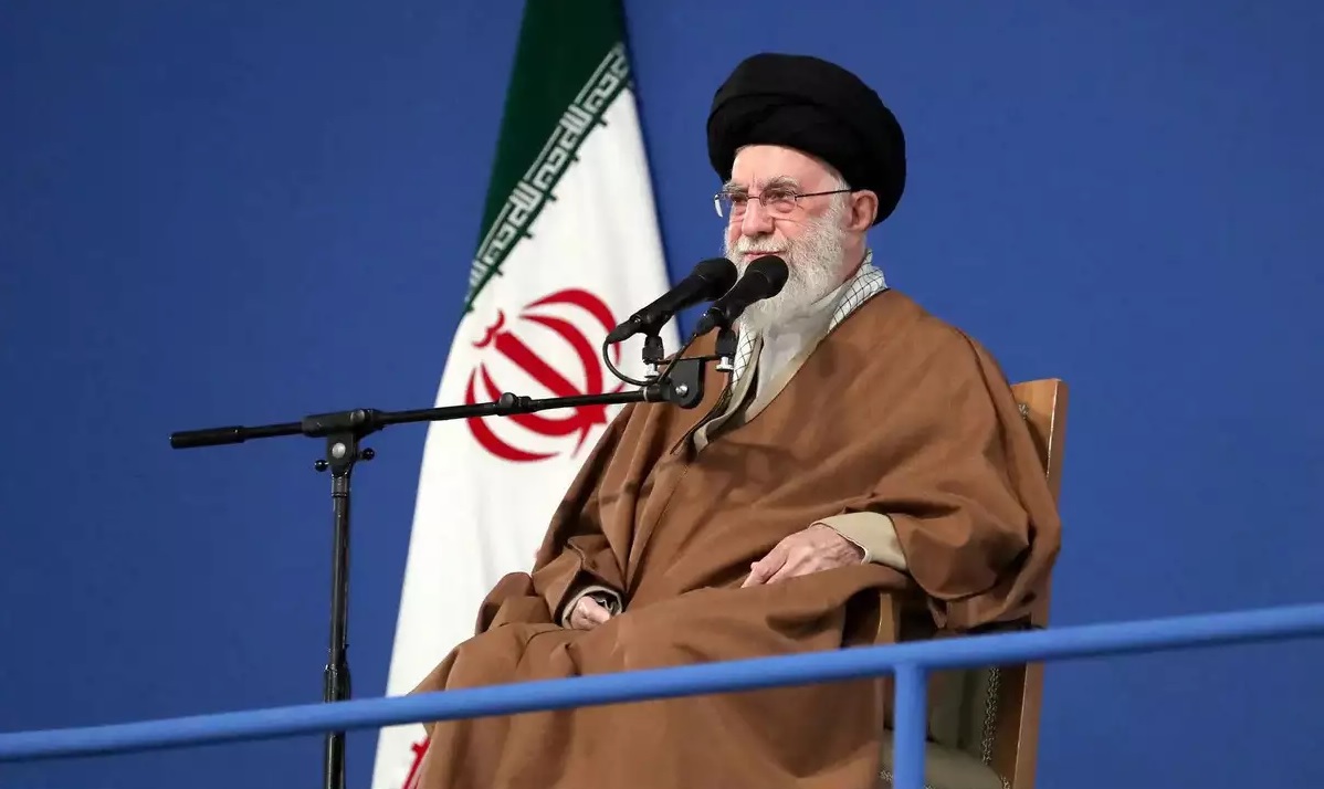 Khamenei Warns of Strong Retaliation if Iran is Attacked