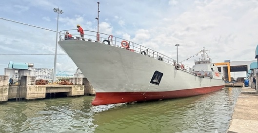 Vietnam Launches First Domestically Built Amphibious Warfare Ship VDC-01