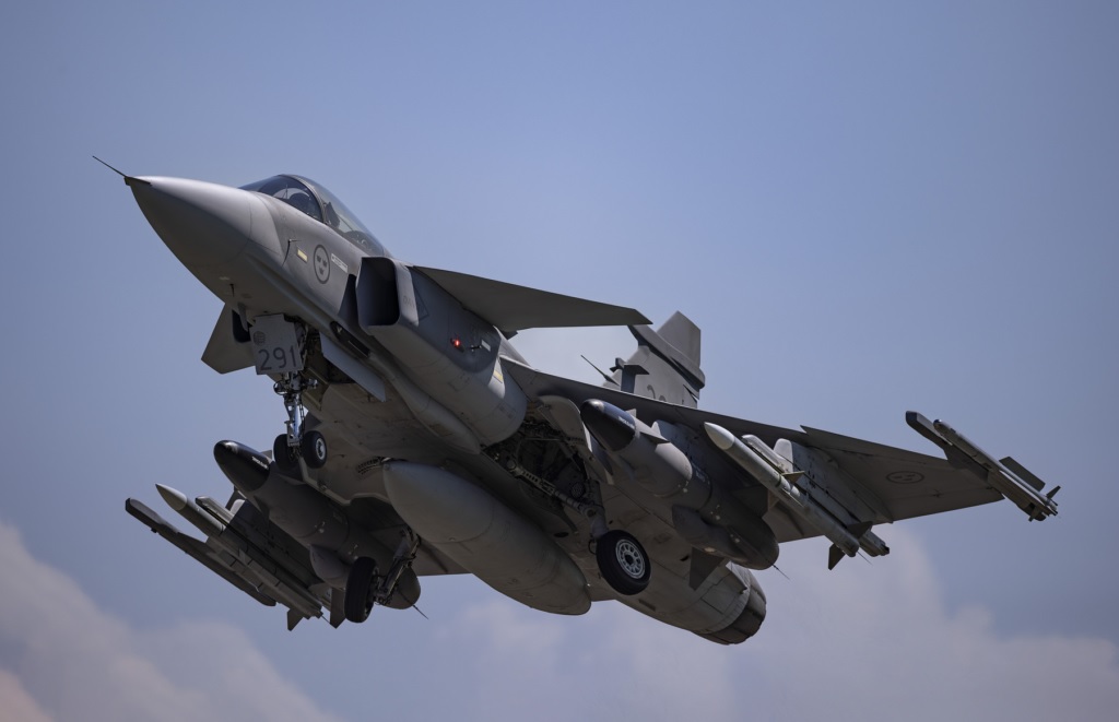 Ukraine Preparing Initial Down Payments to Secure Gripen and Rafale Fighter Jets, Zelenskyy Says