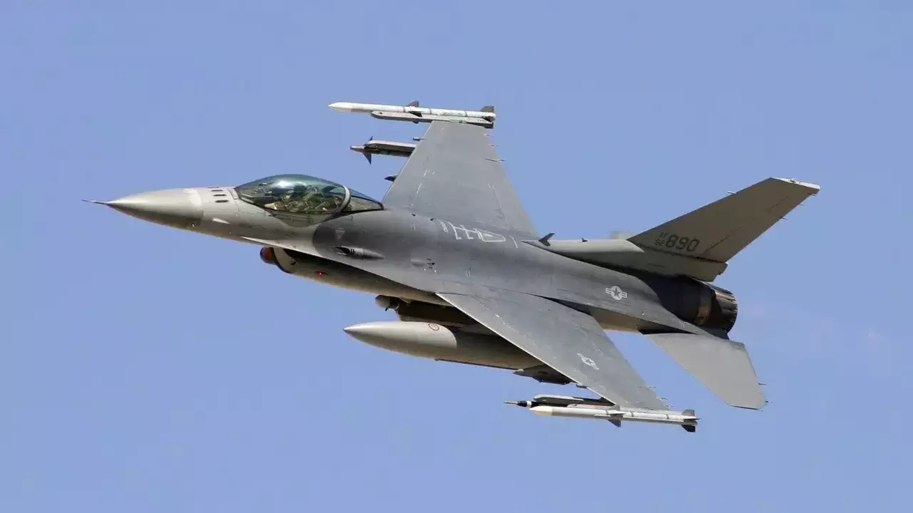 Ukraine's Top Pilot 'Moonfish' Killed in F-16 Crash During Intense Russian Aerial Attack