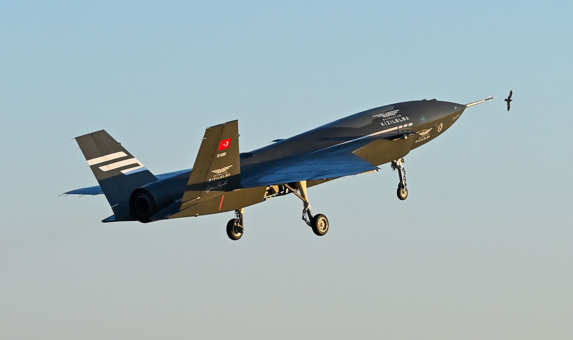 Bayraktar KIZILELMA: Türkiye's First Unmanned Fighter Jet Advances with Successful Flight Test