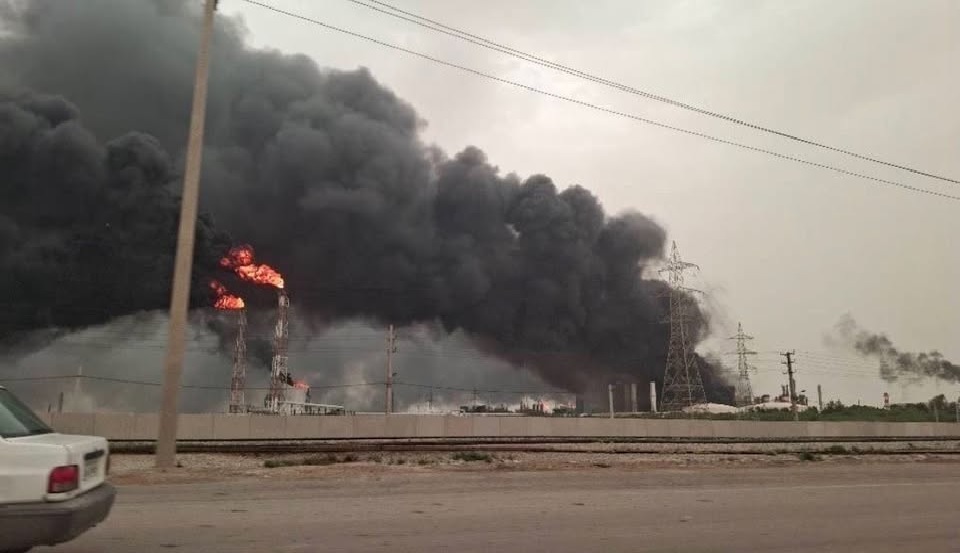 US-Israeli Airstrikes Hit Iran&rsquo;s Key Petrochemical Hub in Khuzestan, Disrupting Operations