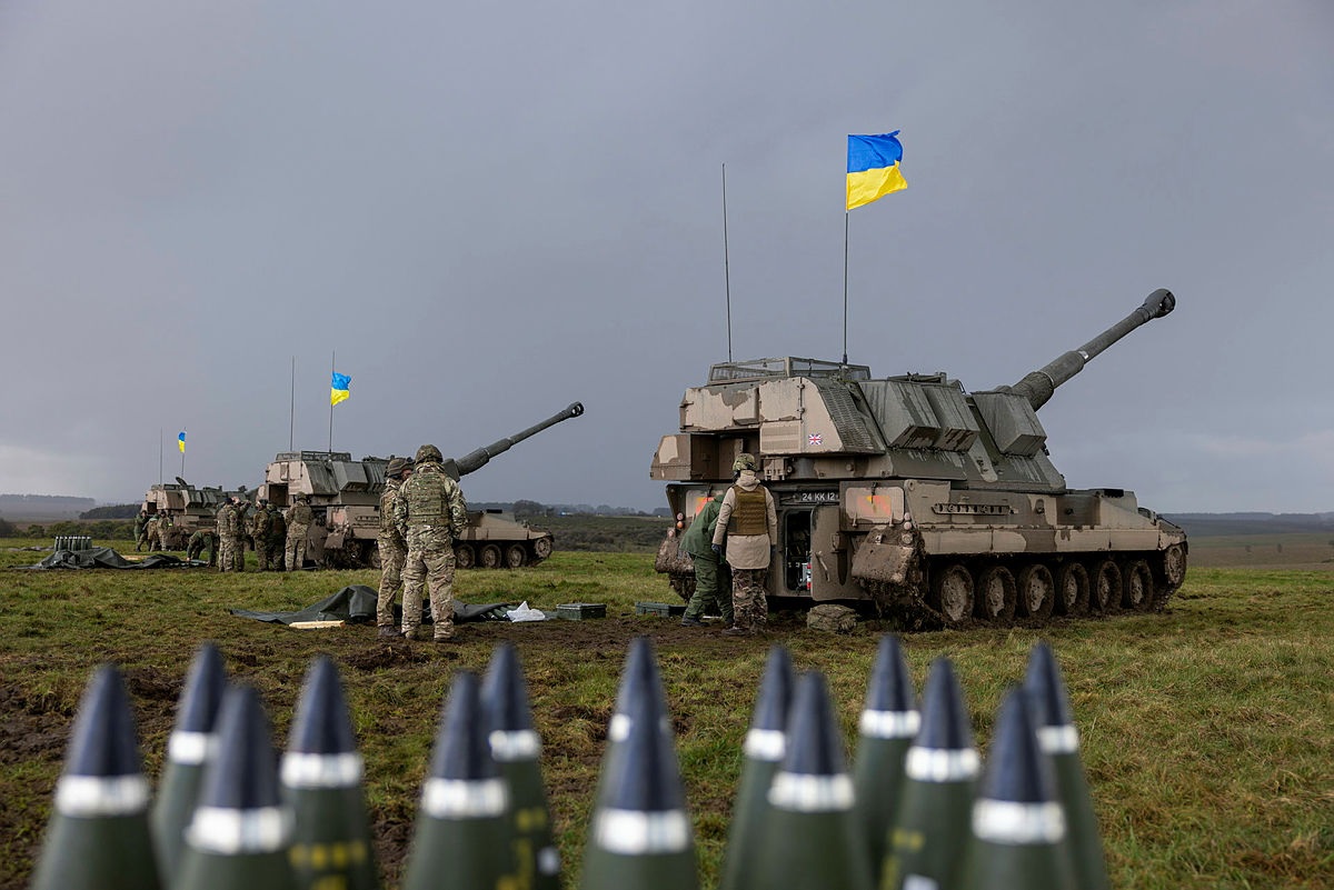 UK Ramps Up Military Aid to Ukraine with AS-90 Howitzers and Brimstone Missiles